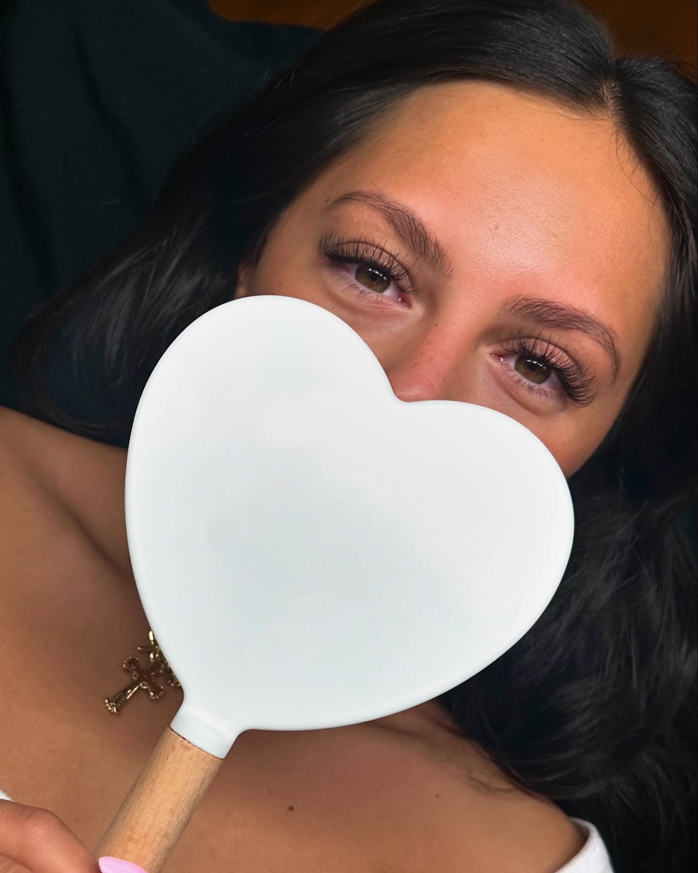 Natural volume lashes — heart mirror